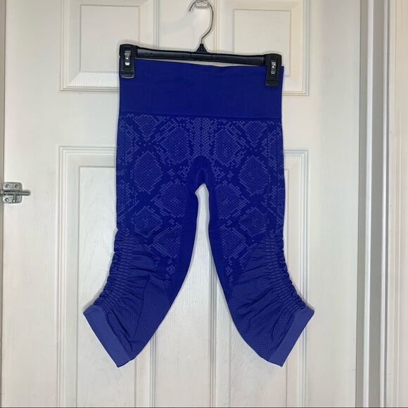 Lululemon In The Flow Crop Snake Sapphire Blue - Picture 2 of 12